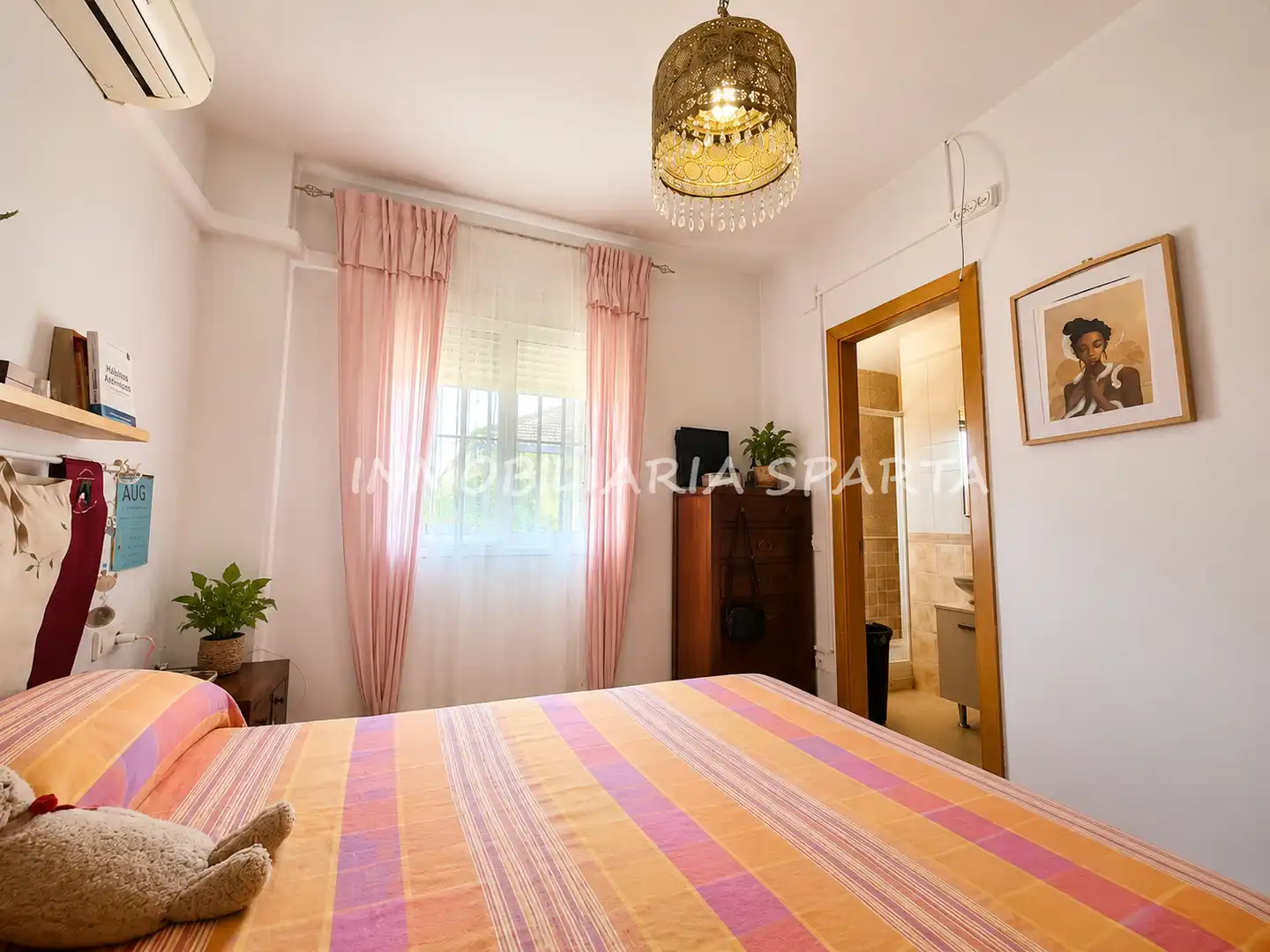 Dormitori de Casa adosada en venda en Santiponce amb Aire condicionat, Parquet i Terrassa