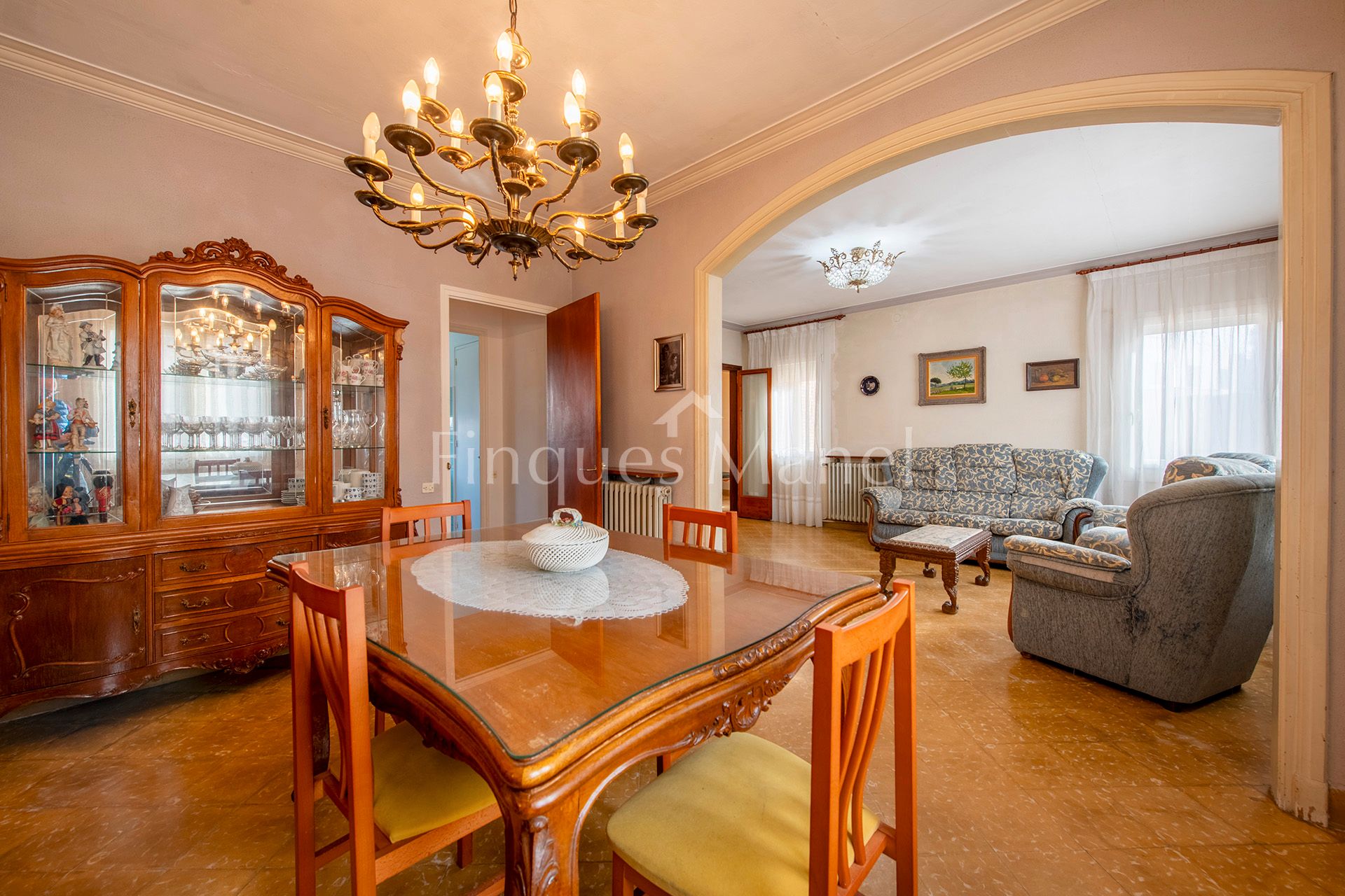 Sala d'estar de Casa o xalet en venda en Banyoles amb Calefacció, Jardí privat i Terrassa