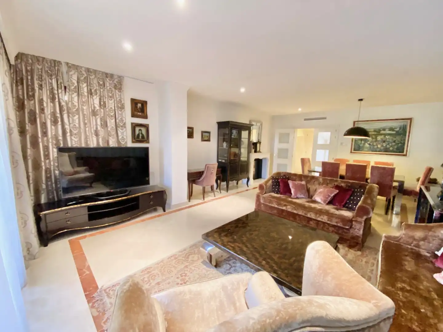 Wohnzimmer von Wohnungen zur Miete in Marbella mit Klimaanlage, Terrasse und Schwimmbad
