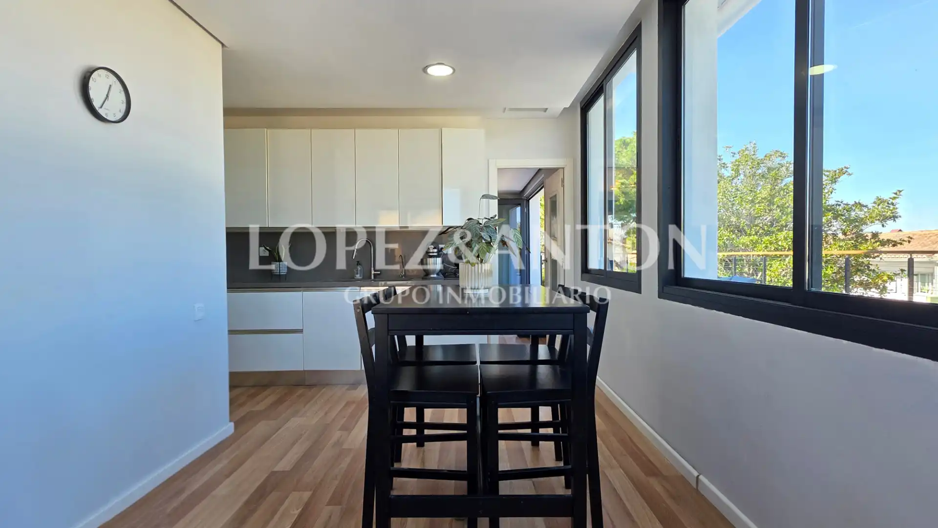 Dining room of Houses for sale in L'Eliana  with Air Conditioner, Private garden and Parquet flooring