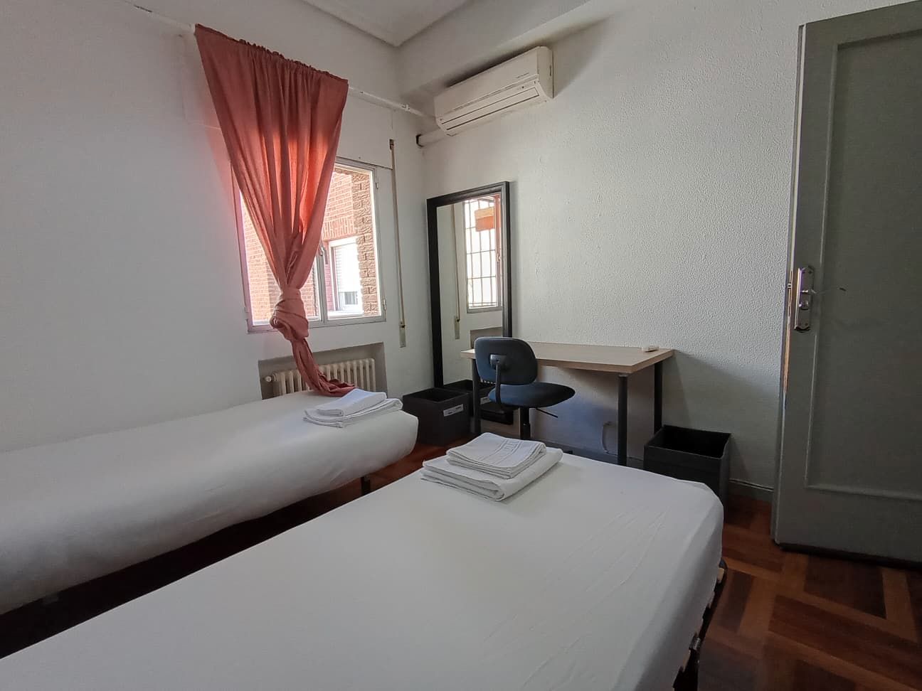 Habitación de Piso para compartir en  Madrid Capital con Aire acondicionado, Calefacción y Horno