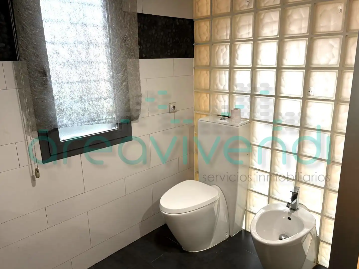 Baño de Casa adosada en venta en Castellón de la Plana / Castelló de la Plana con Aire acondicionado, Calefacción y Jardín privado