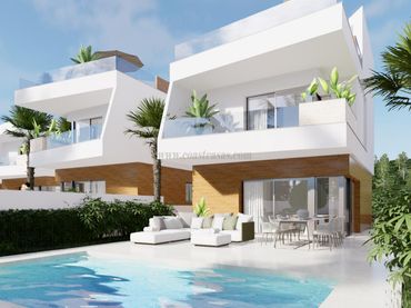 Chalet con piscina en venta en El Pinar de Campoverde