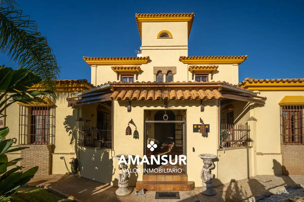 Chalet con piscina en venta en Avenida del Almendro, imagen 13