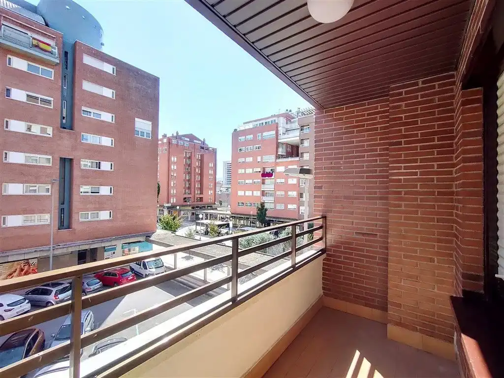 Piso de alquiler en Calle de Irunlarrea, Mendebaldea - Ermitagaña