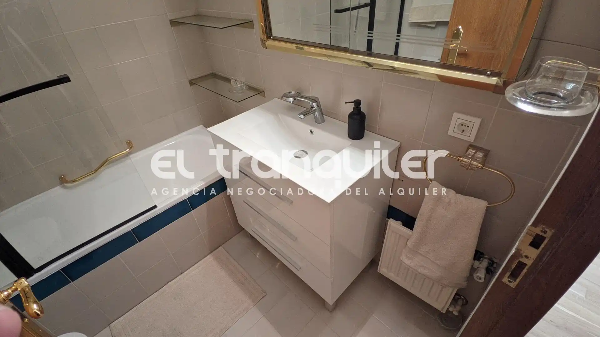 Badezimmer von Wohnung zum Verkauf in Madrid mit Klimaanlage, Parkett und Terrasse