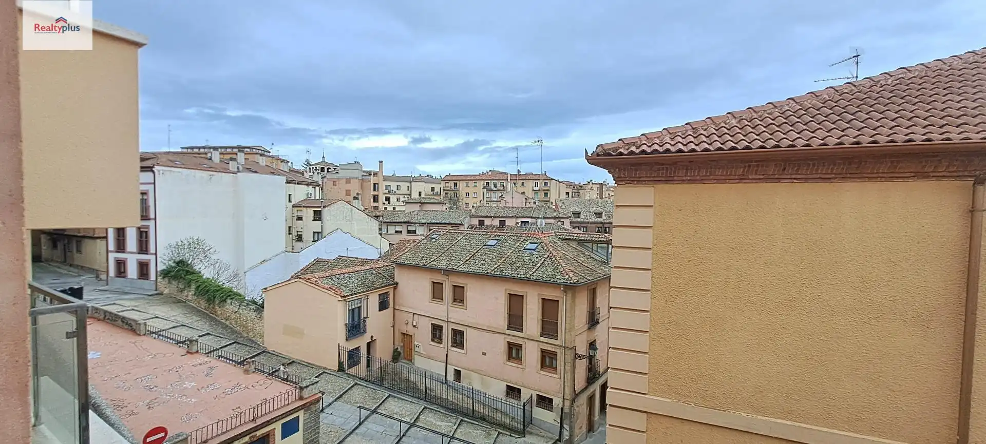 Vista exterior de Dúplex de alquiler en Segovia con Amueblado y Balcón