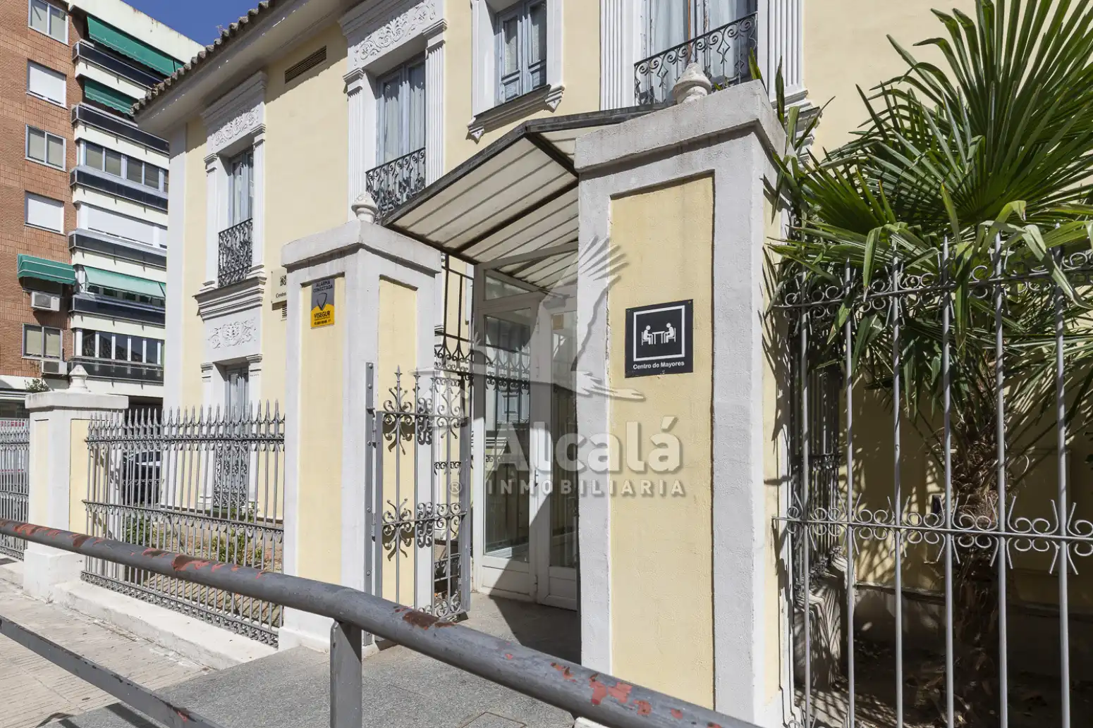 Vista exterior de Pis en venda en Alcalá de Henares amb Aire condicionat, Calefacció i Parquet