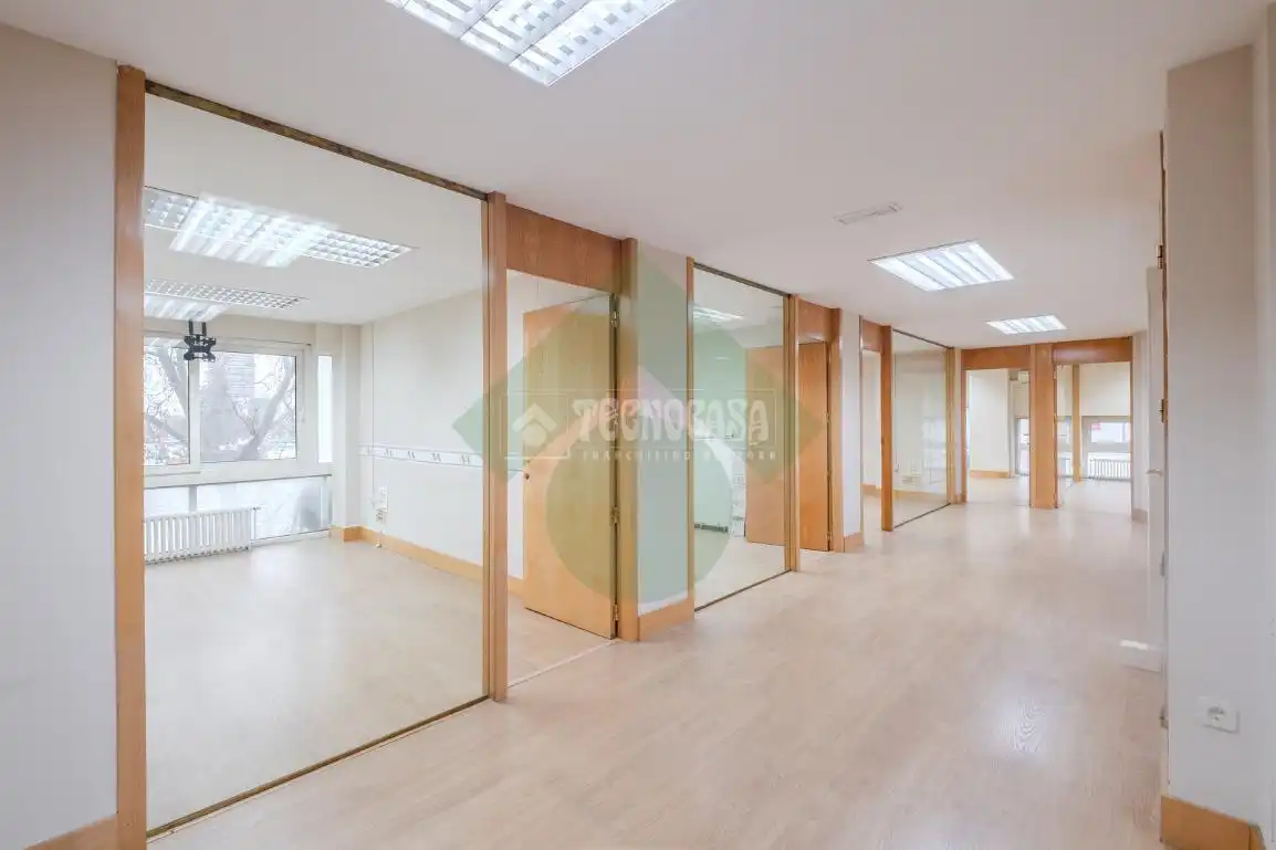 Büro zur Miete in Madrid mit Klimaanlage und Heizung