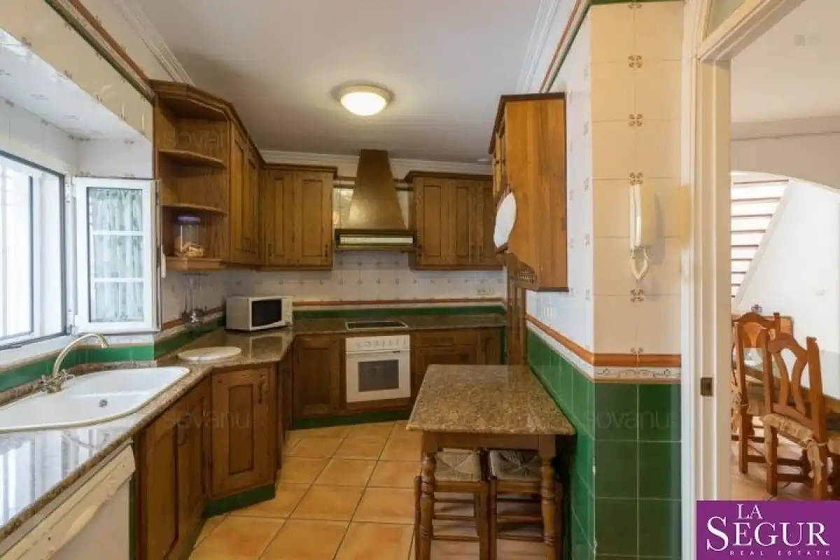 Cuina de Casa o xalet en venda en Alcalá de los Gazules amb Terrassa, Traster i Moblat