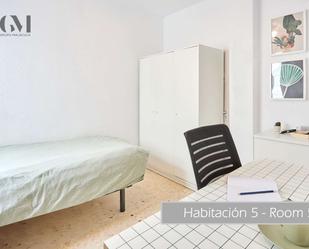 Bedroom of Flat to share in  Cádiz Capital  with Air Conditioner and Terrace