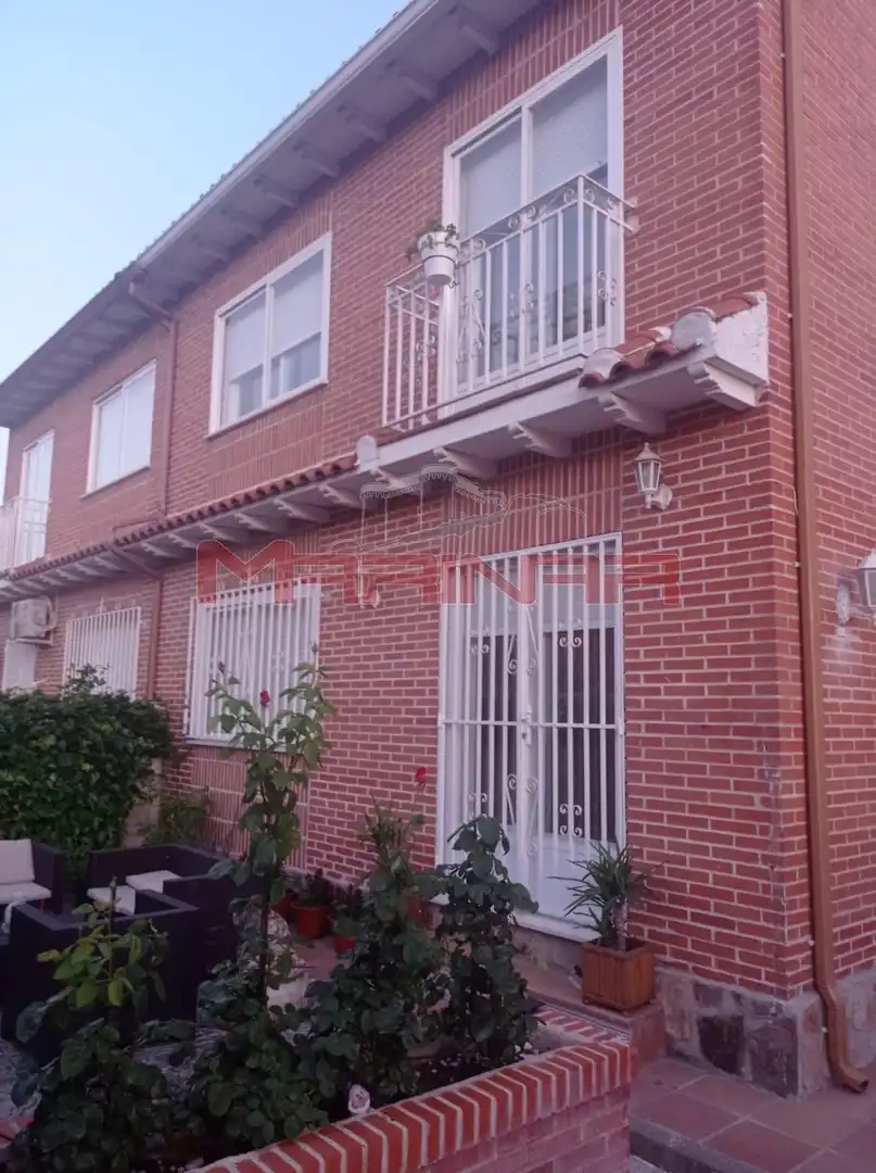 Adossat amb jardí en venda a Cedillo del Condado, imagen 2