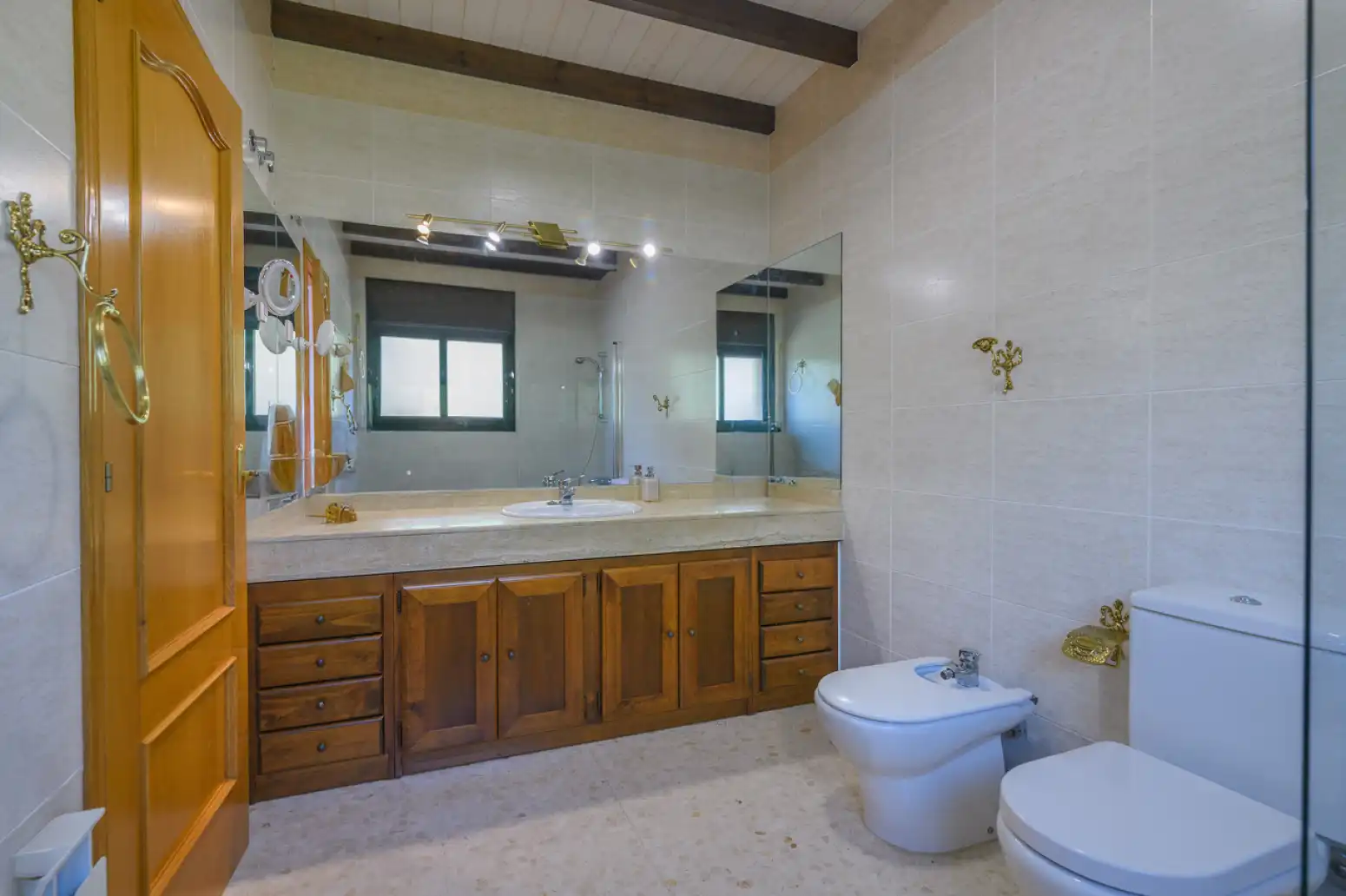 Baño de Casa o chalet en venta en Viladecans con Terraza, Piscina y Balcón
