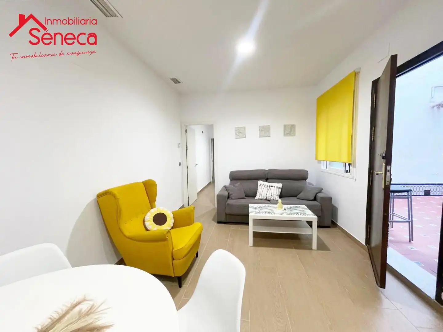 Living room of Flat for sale in Córdoba  with Air Conditioner, Heating and Furnished