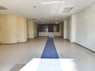 Local comercial de lloguer a Passeig d'Aragó 92