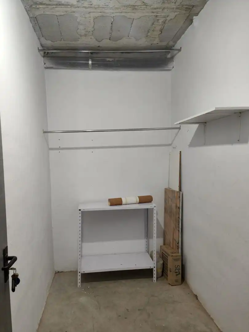 Wohnung zum Verkauf in Tomares mit Klimaanlage, Terrasse und Abstellraum
