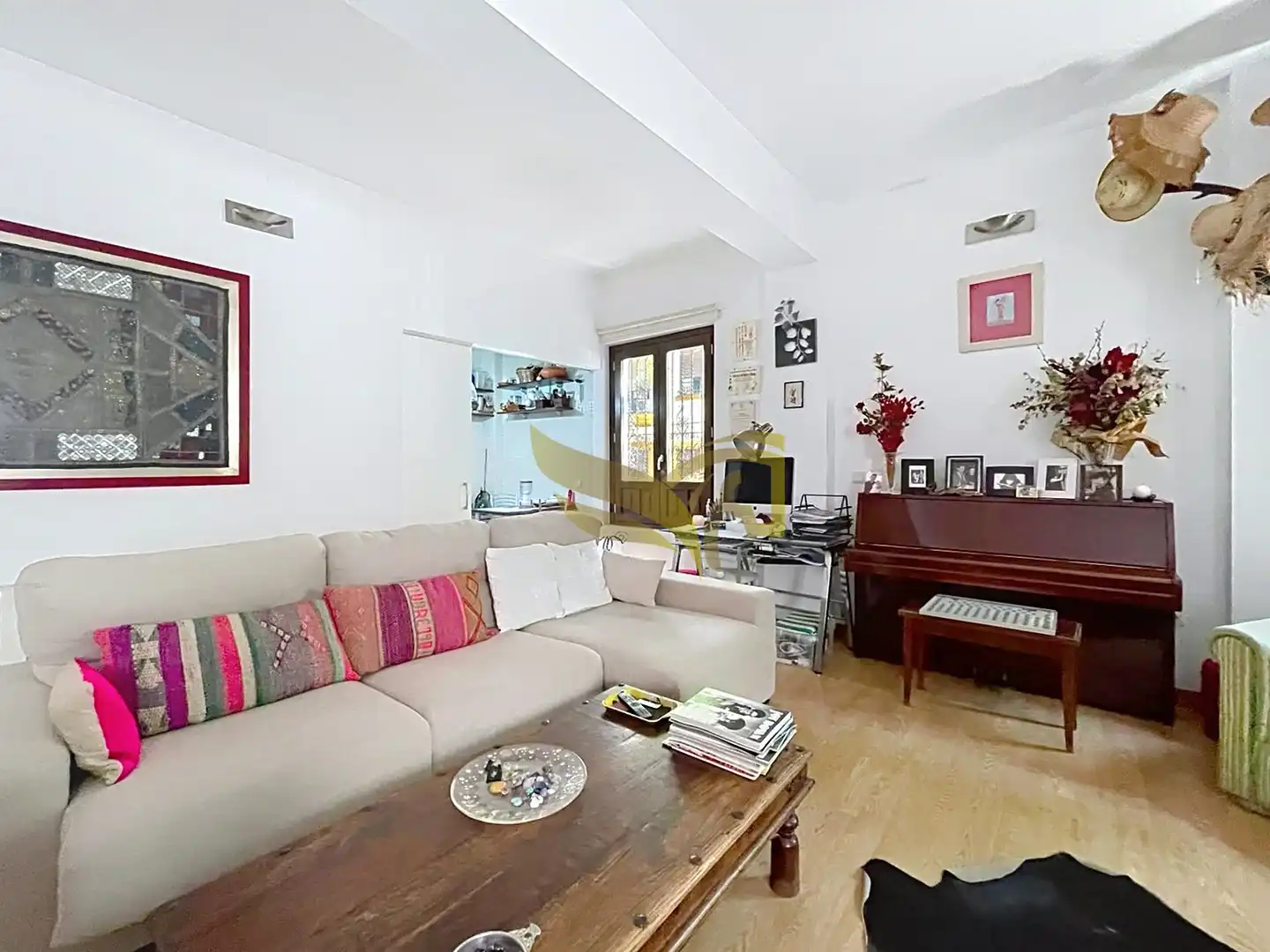 Living room of Flat for sale in Sevilla  with Air Conditioner, Heating and Storage room