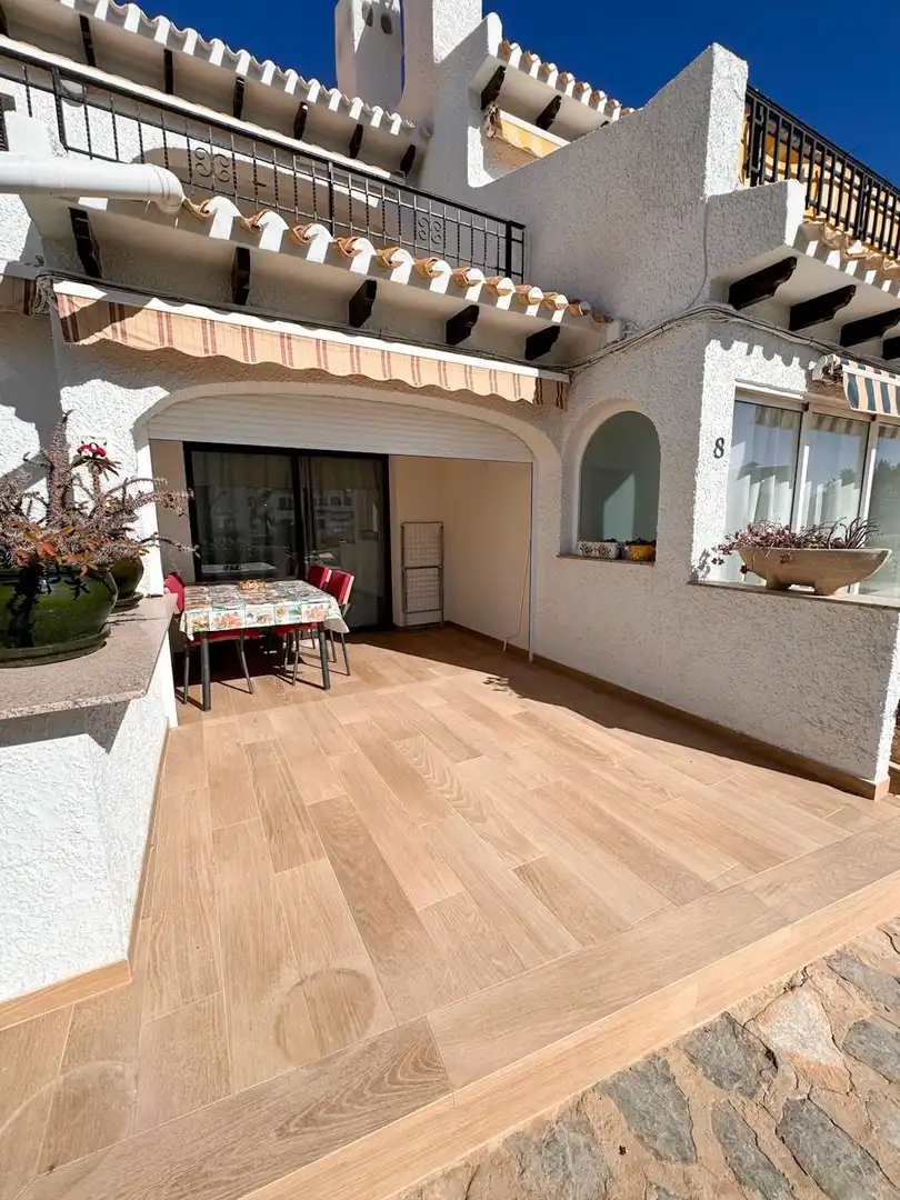 Terrasse von Einfamilien-Reihenhaus zur Miete in Orihuela mit Klimaanlage, Schwimmbad und Gemeinschaftspool