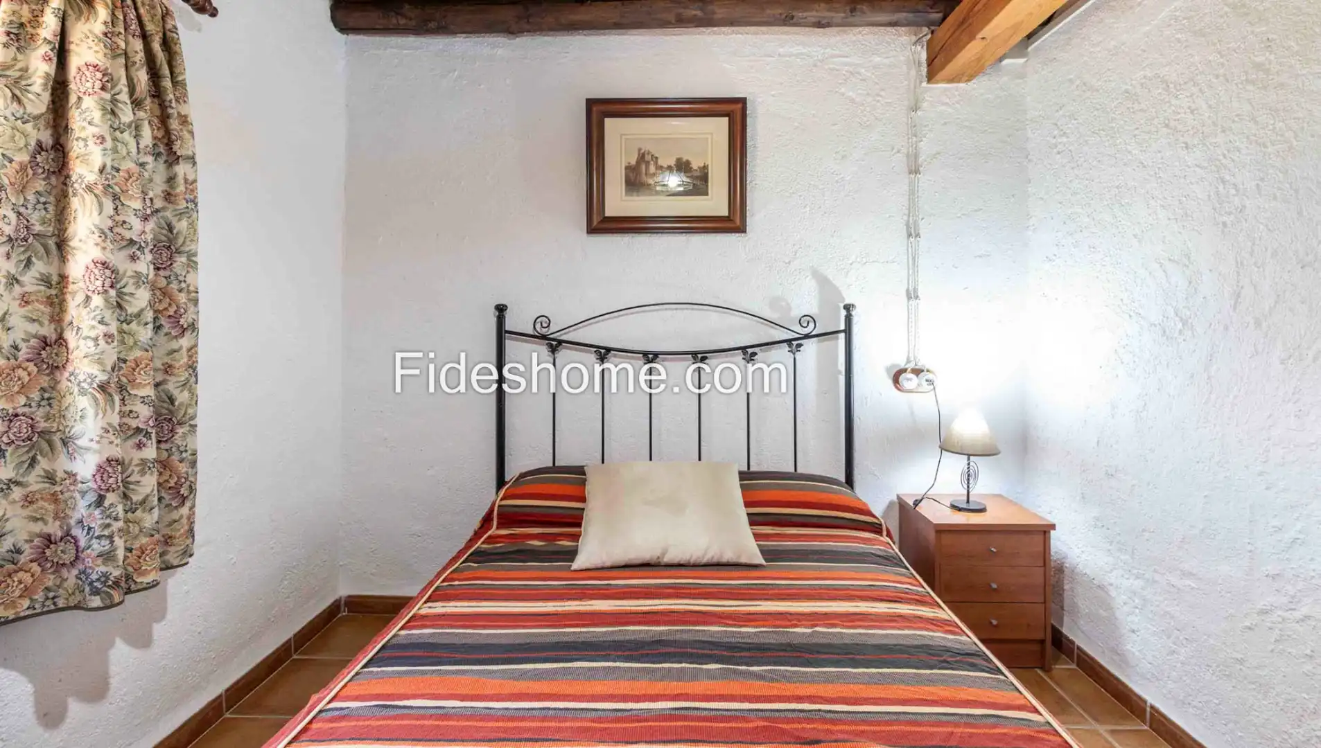 Dormitori de Finca rústica en venda en Villamena amb Jardí privat, Piscina i Moblat