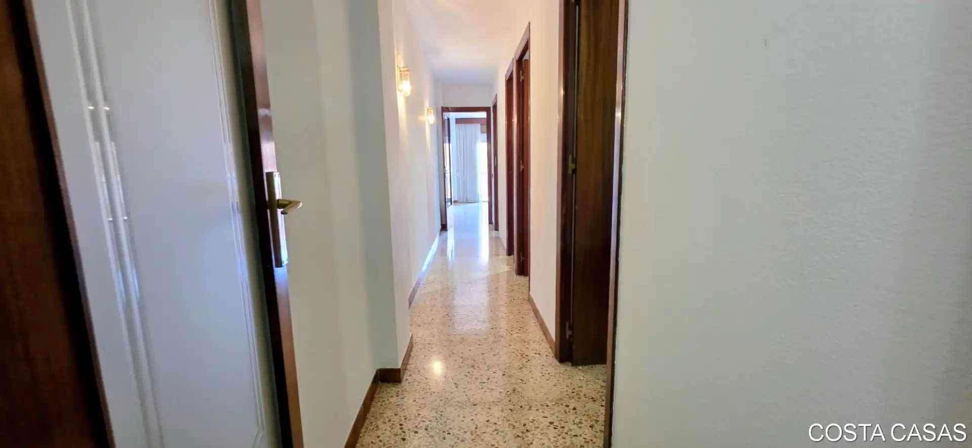 Piso en venta en L'Hospitalet de Llobregat con Balcón
