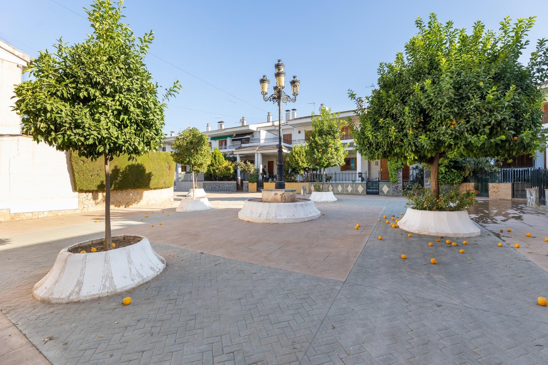 Vista exterior de Casa adosada en venda en Atarfe