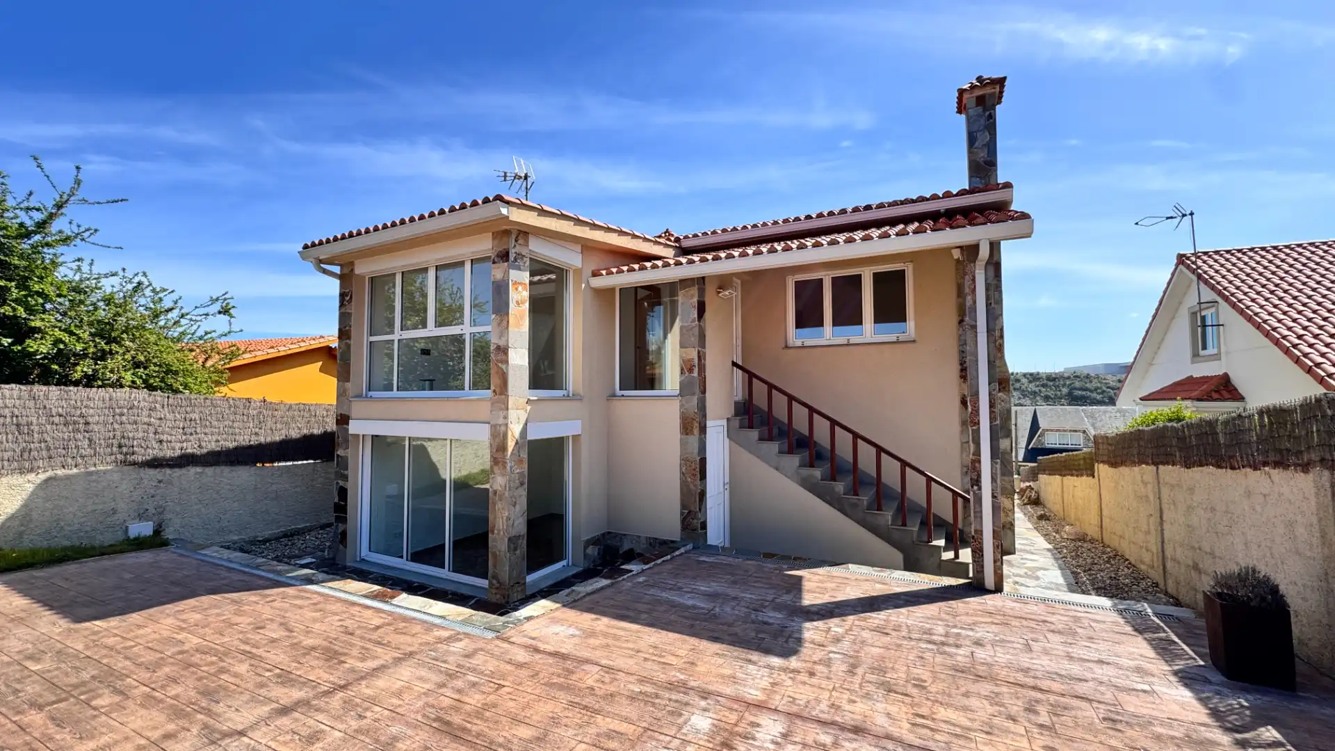 Vista exterior de Casa o chalet en venta en Arteixo con Calefacción, Jardín privado y Terraza