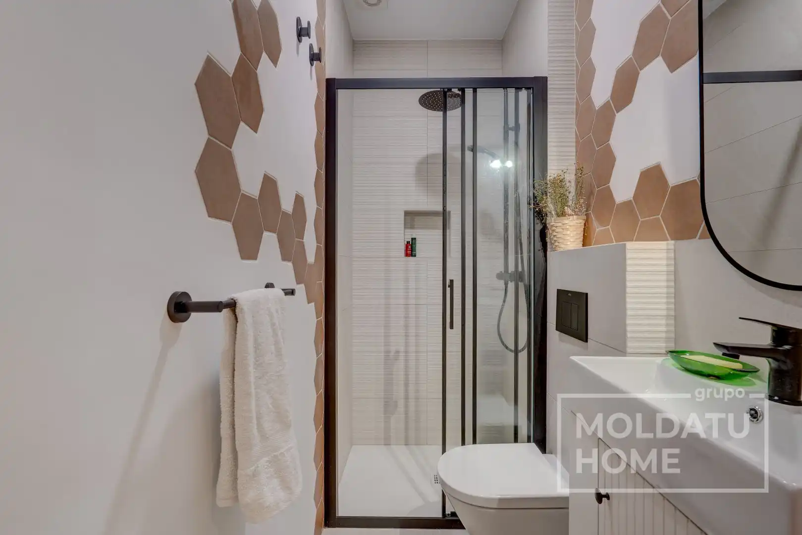 Bathroom of Flat for sale in Donostia - San Sebastián   with Air Conditioner and Heating