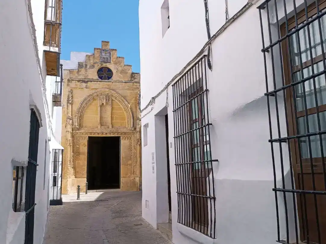 Vista exterior de Pis en venda en Arcos de la Frontera amb Aire condicionat i Balcó