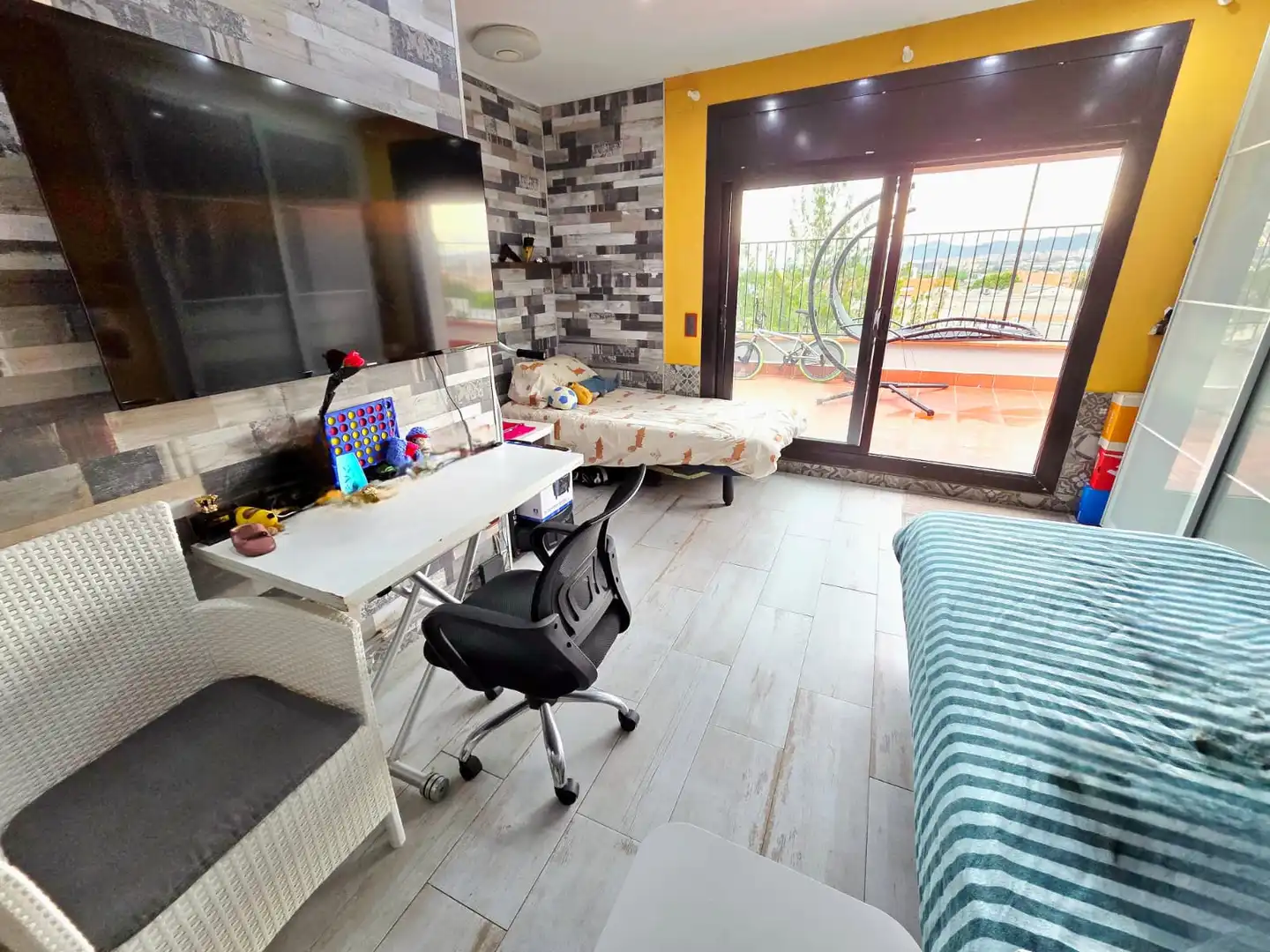 Balcony of Flat for sale in El Prat de Llobregat  with Air Conditioner, Heating and Parquet flooring