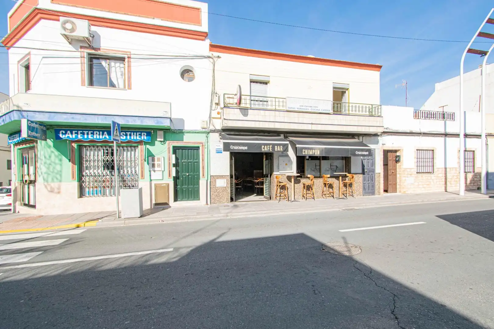 Vista exterior de Casa o xalet en venda en Alcalá de Guadaira amb Aire condicionat, Terrassa i Moblat