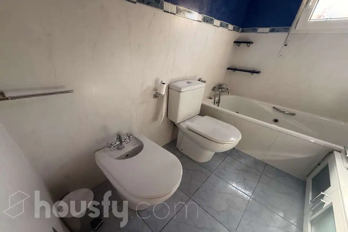 Badezimmer von Maisonette zur Miete in Madrid mit Klimaanlage, Heizung und Terrasse