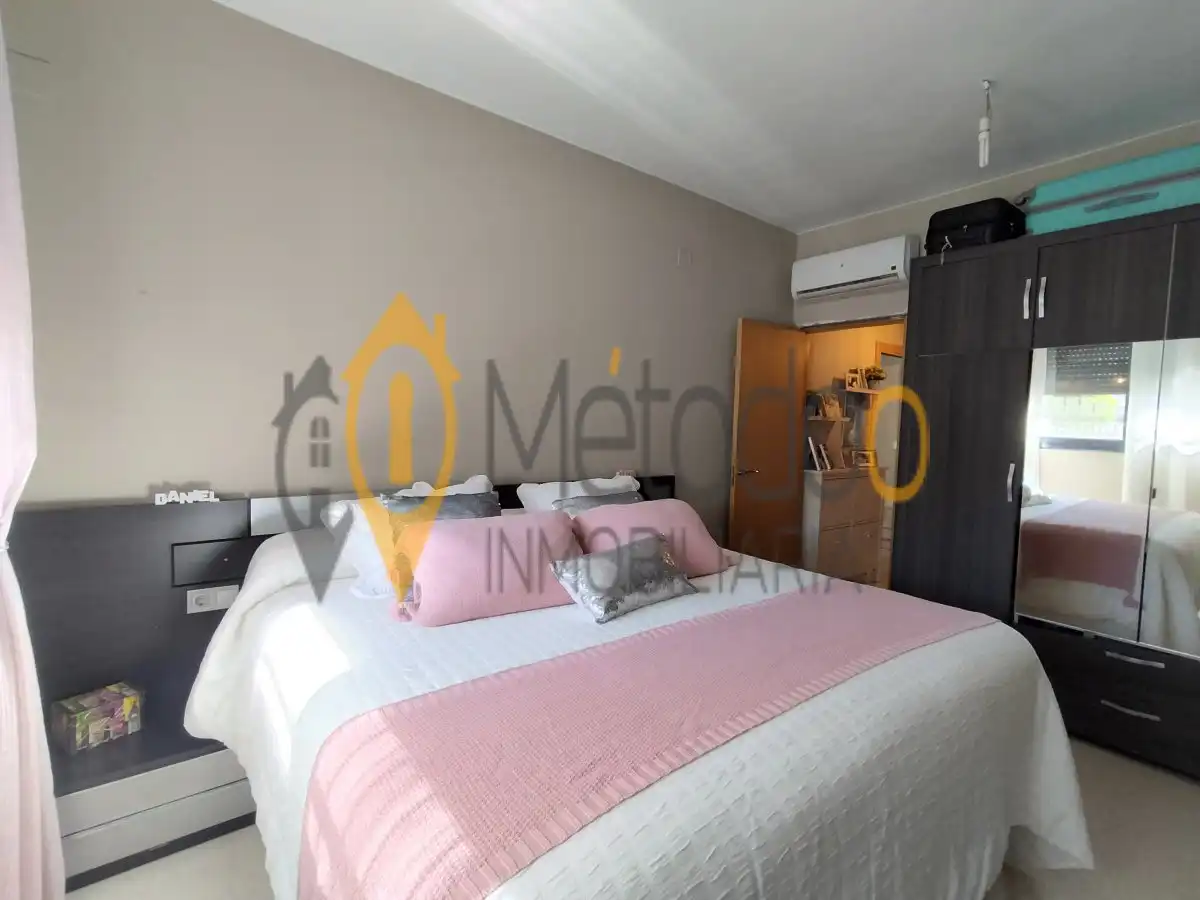 Habitación de Piso en venta en Sevilla con Aire acondicionado, Calefacción y Jardín privado