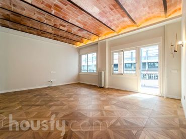 Wohnung mit Balkon zum Verkauf in Carrer de Balmes .