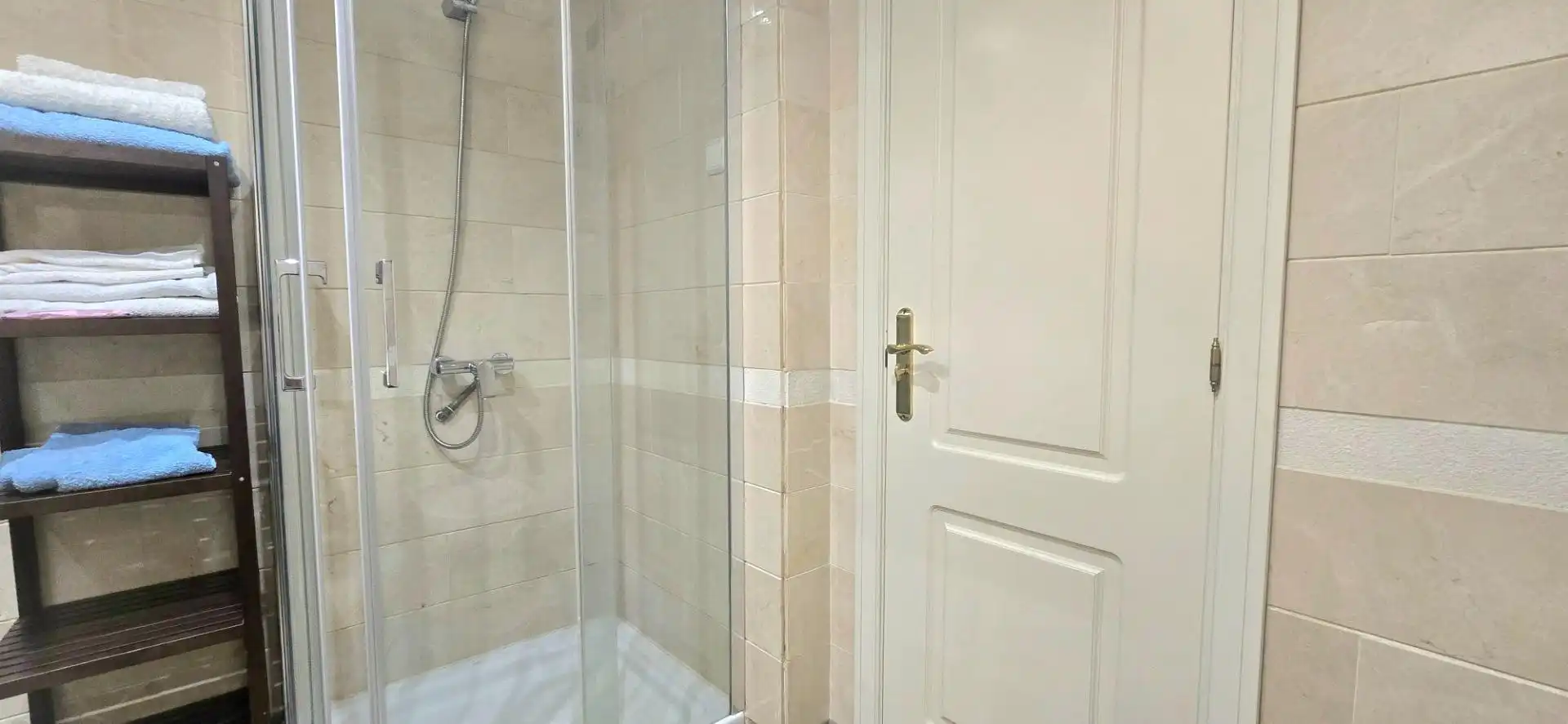 Bany de Pis de lloguer en Marbella amb Aire condicionat, Moblat i Jacuzzi