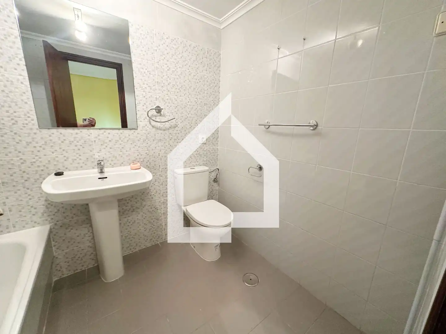 Badezimmer von Einfamilien-Reihenhaus zur Miete in San Vicente del Raspeig / Sant Vicent del Raspeig mit Klimaanlage, Terrasse und Möbliert