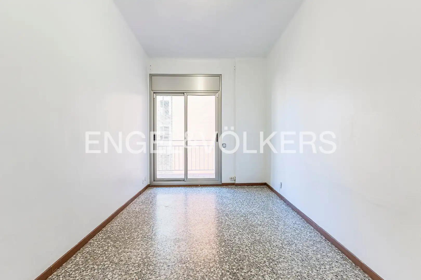 Wohnung zum Verkauf in Barcelona mit Klimaanlage, Heizung und Terrasse