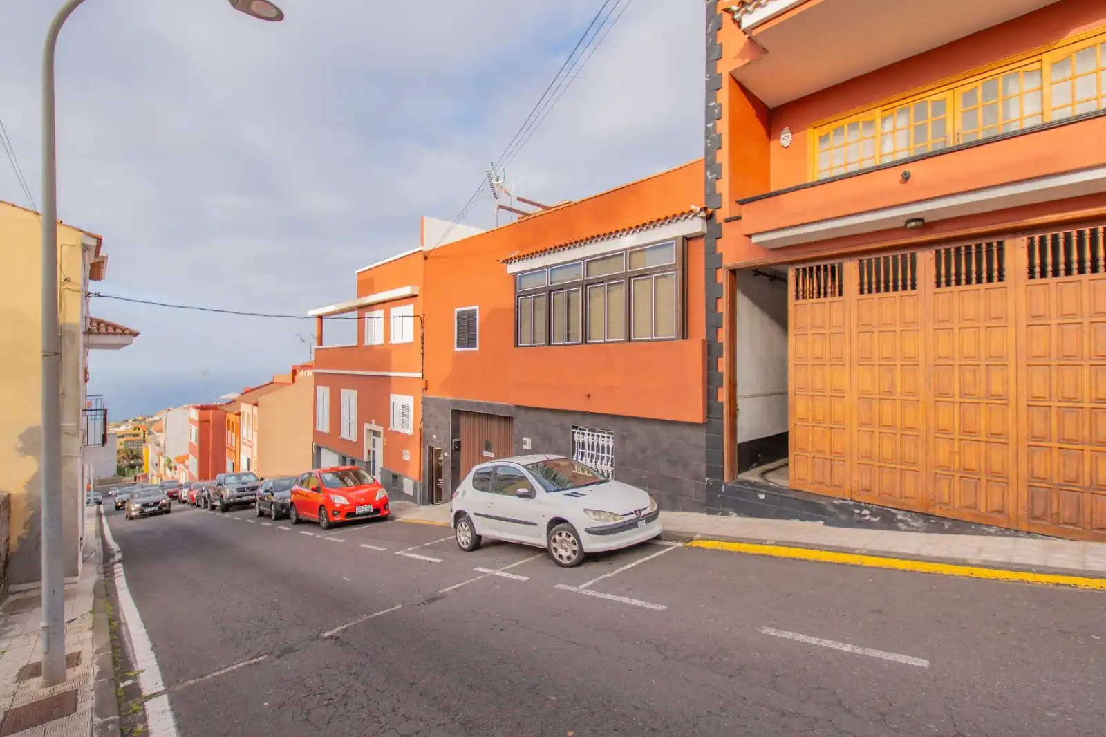 Vista exterior de Casa adosada en venda en Icod de los Vinos amb Terrassa, Traster i Balcó