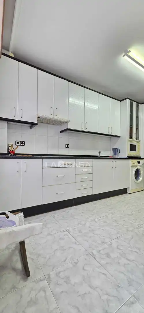 Cocina de Piso en venta en Valladolid con Calefacción, Trastero y Balcón