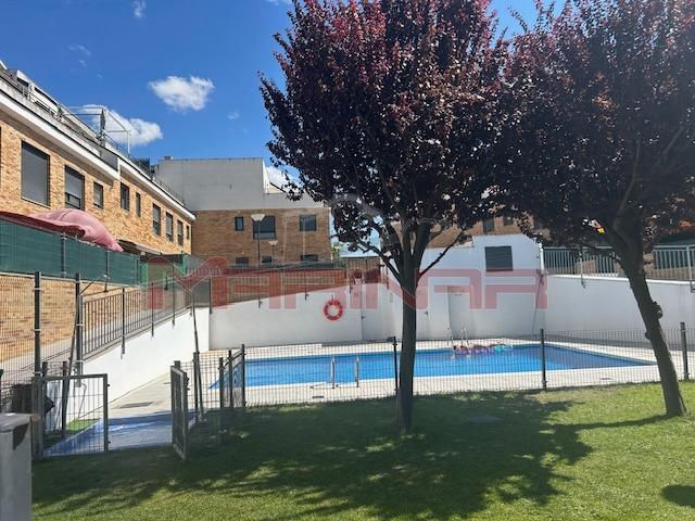 Swimming pool of Duplex for sale in Seseña  with Air Conditioner, Heating and Private garden