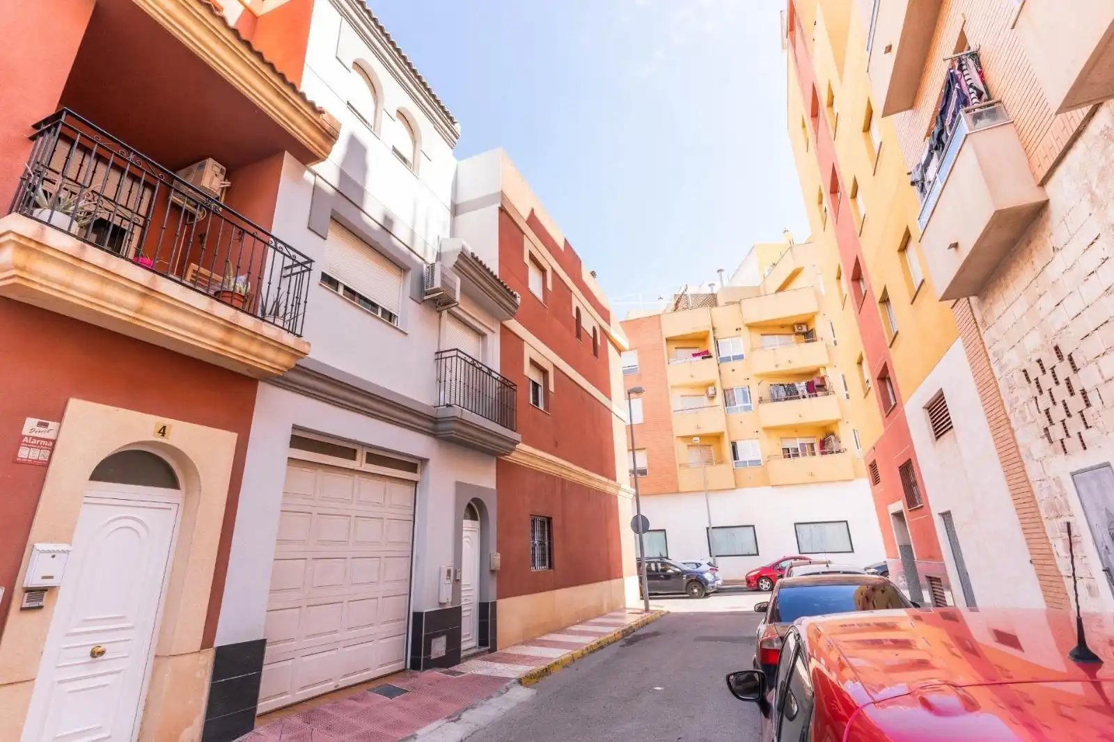 Vista exterior de Casa adosada en venta en Roquetas de Mar con Aire acondicionado y Terraza