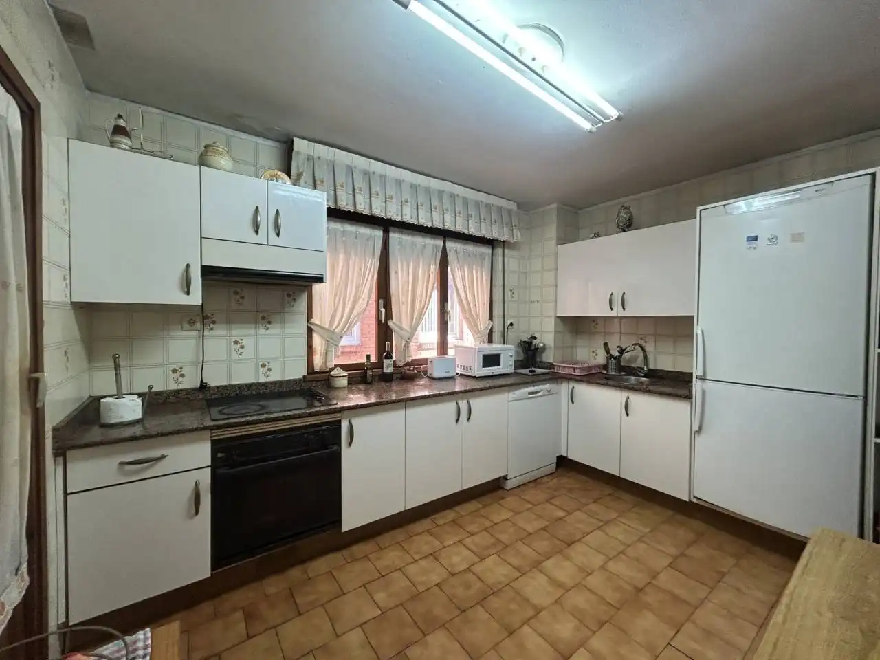 Küche von Wohnung zum Verkauf in Oviedo  mit Heizung, Parkett und Abstellraum