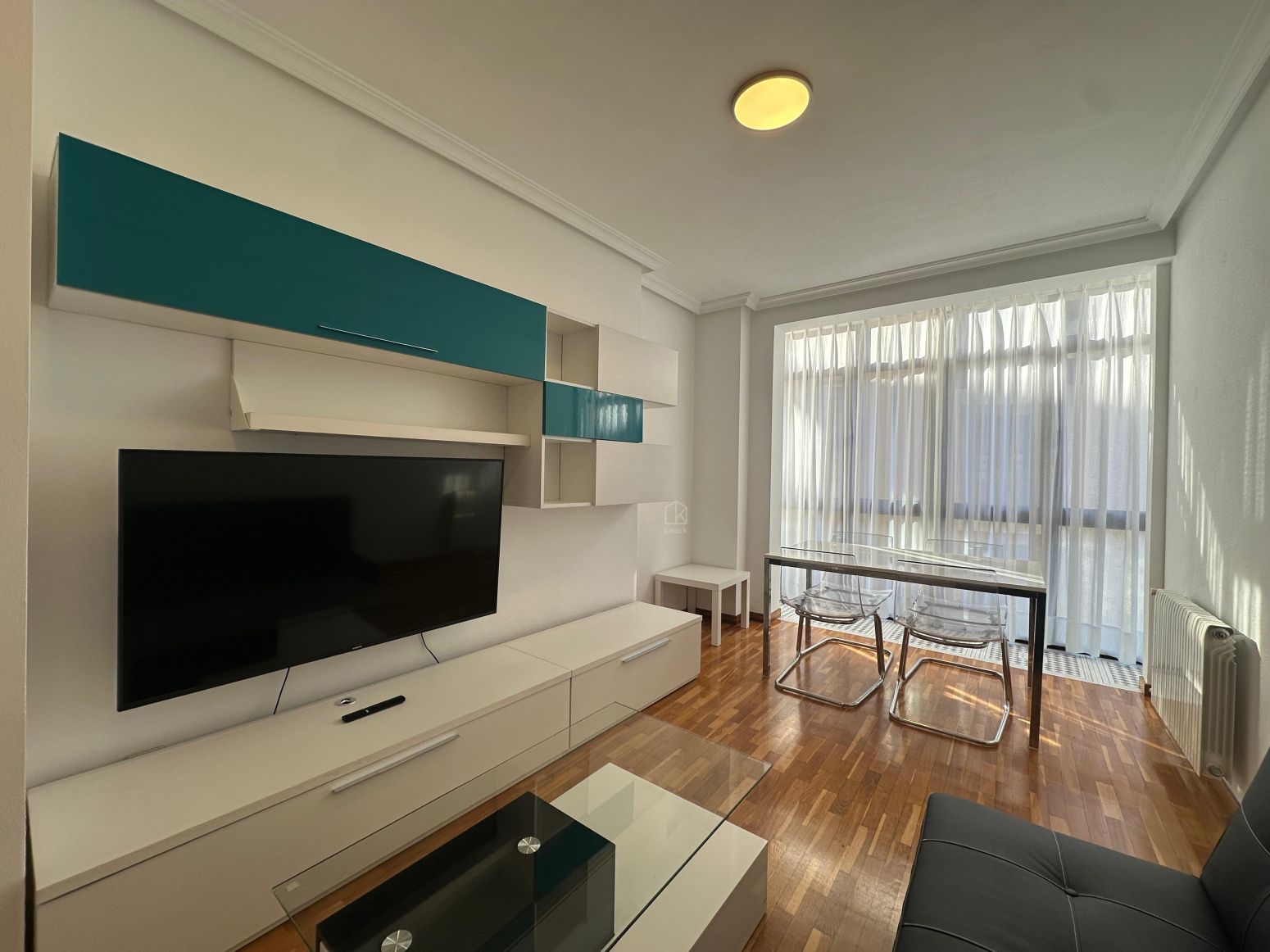 Sala de estar de Piso de alquiler en Oviedo  con Calefacción, Parquet y Amueblado