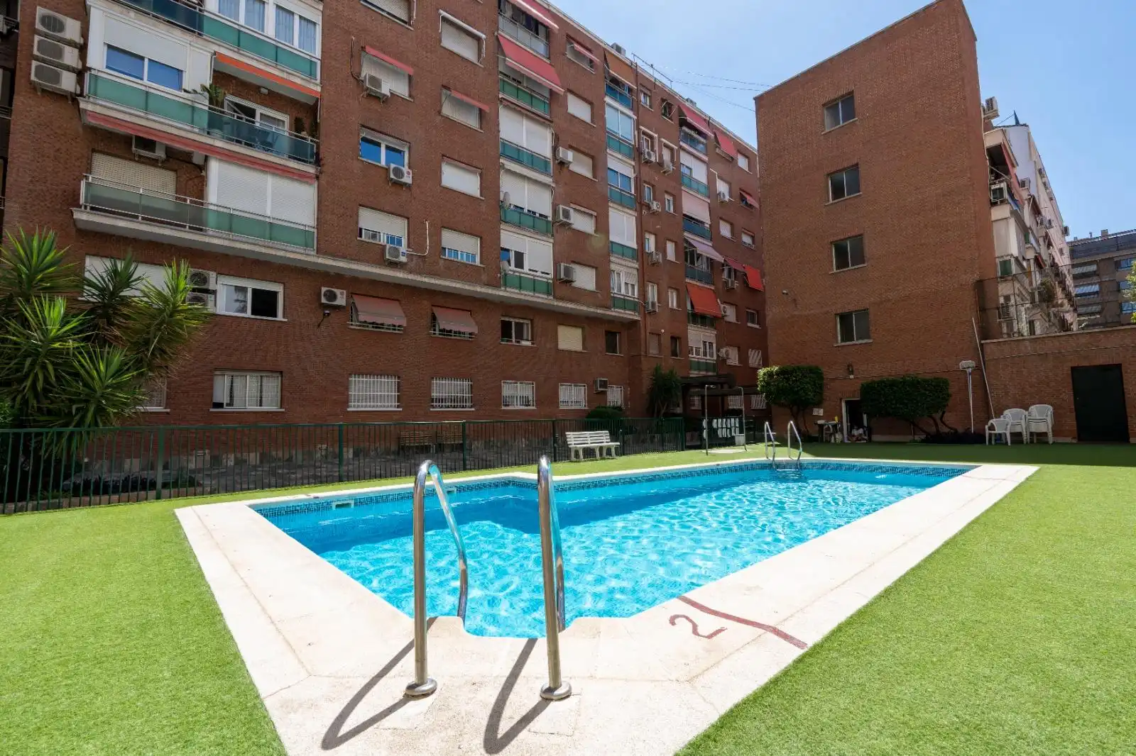 Flat with terrace for sale in Retiro