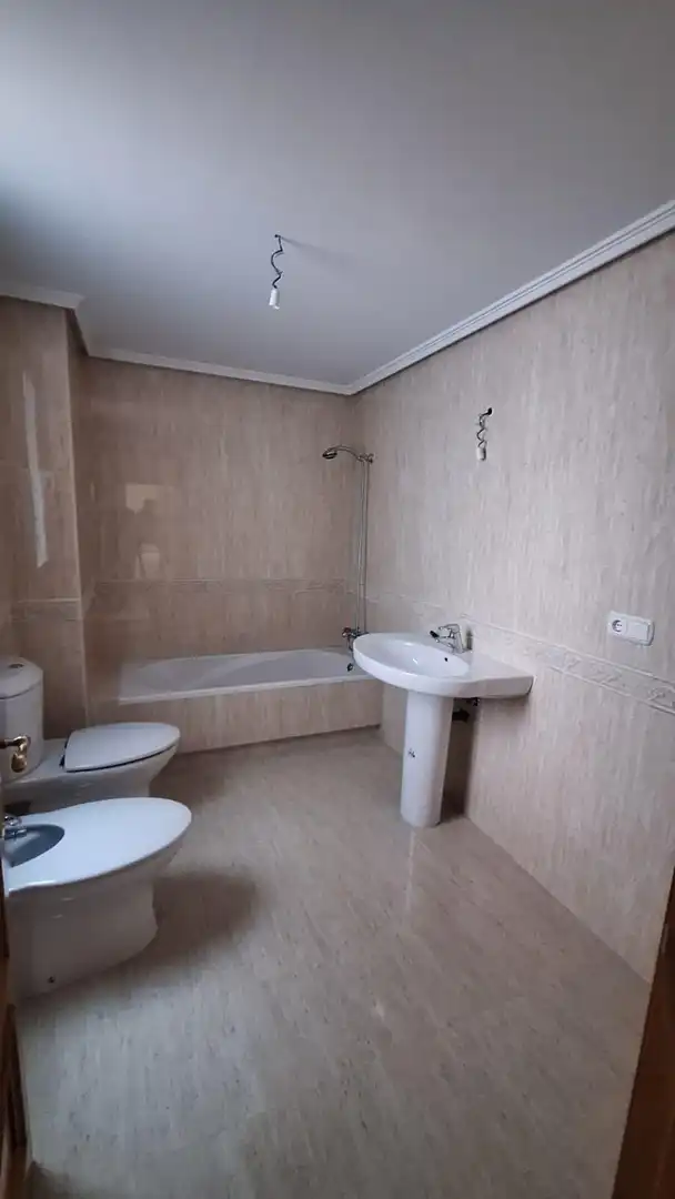 Baño de Piso en venta en Ponferrada con Calefacción, Parquet y Trastero