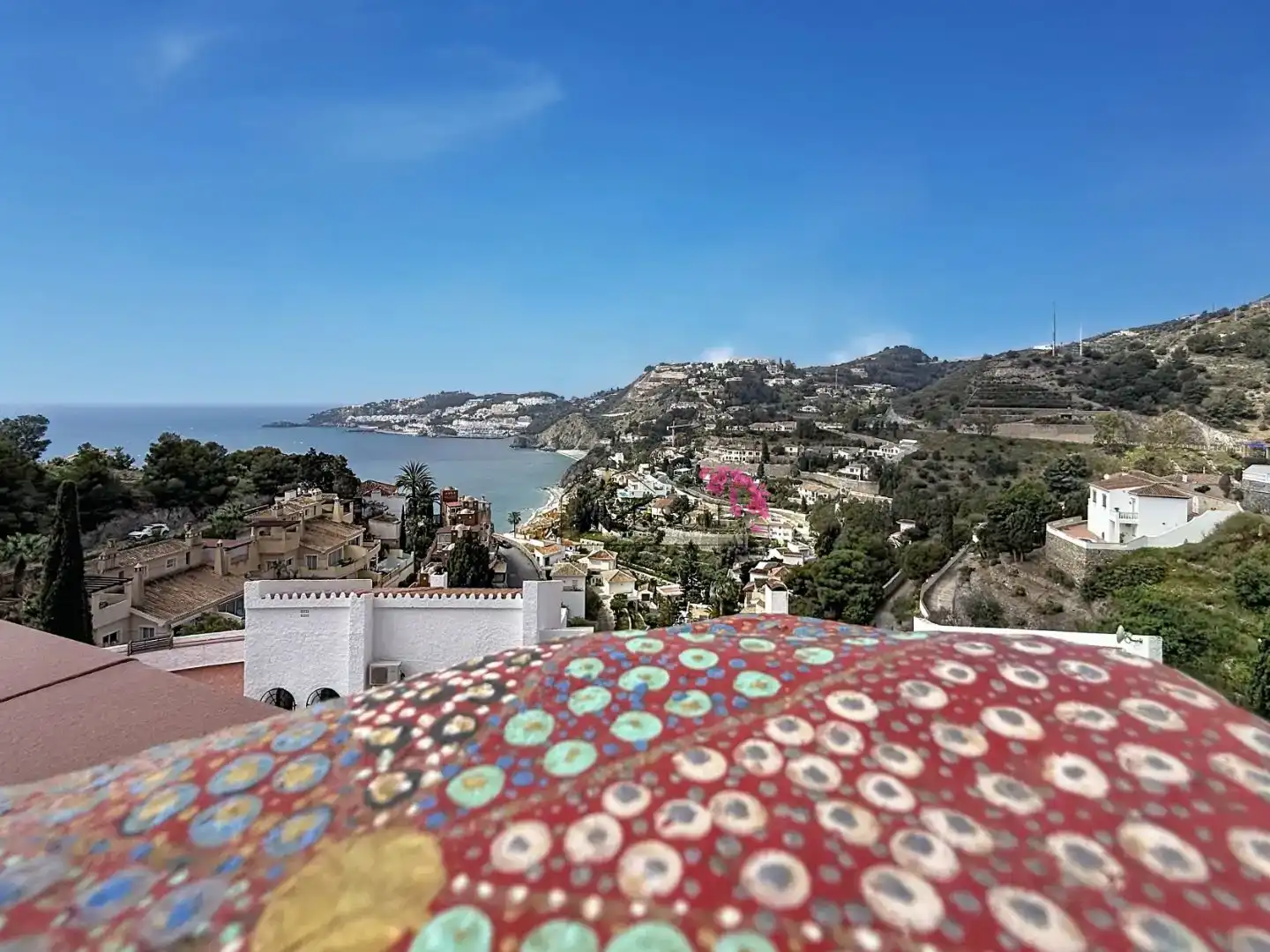 Vista exterior de Casa o xalet en venda en Almuñécar amb Aire condicionat, Piscina i Balcó