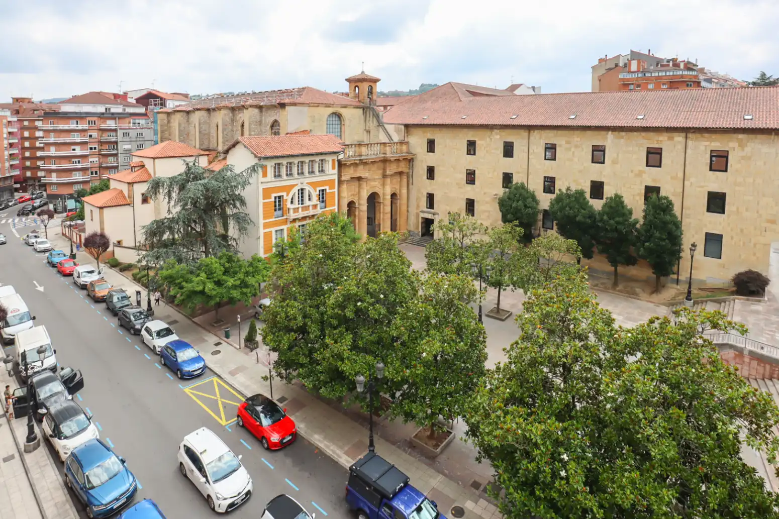 Vista exterior de Piso en venta en Oviedo  con Calefacción y Terraza