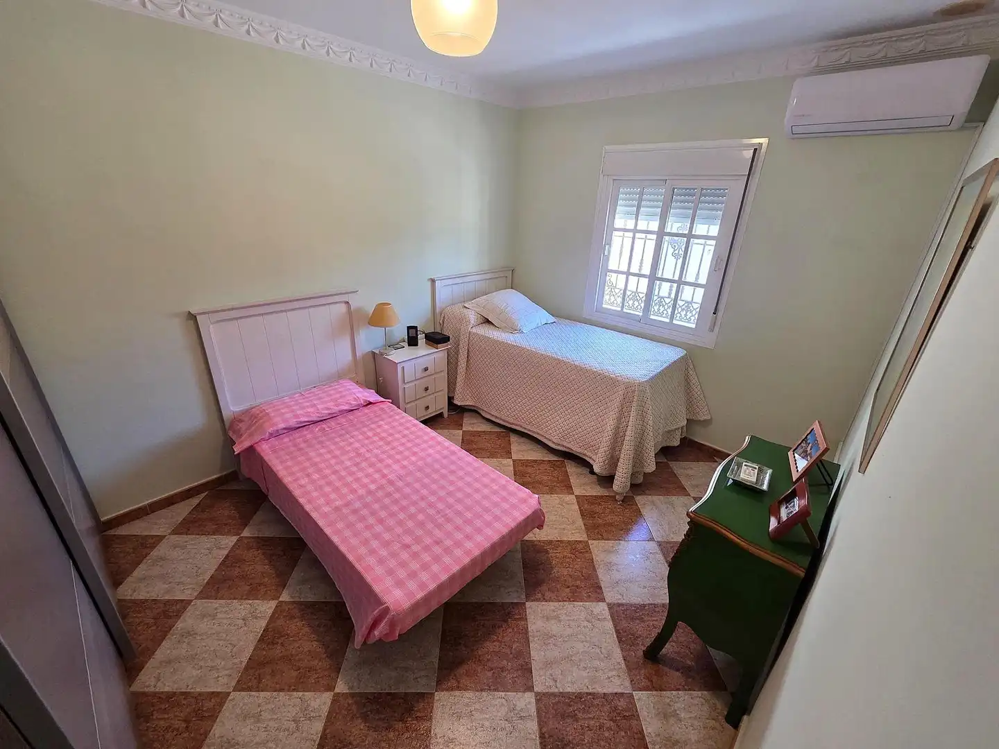 Dormitori de Casa o xalet en venda en Chiclana de la Frontera amb Jardí privat