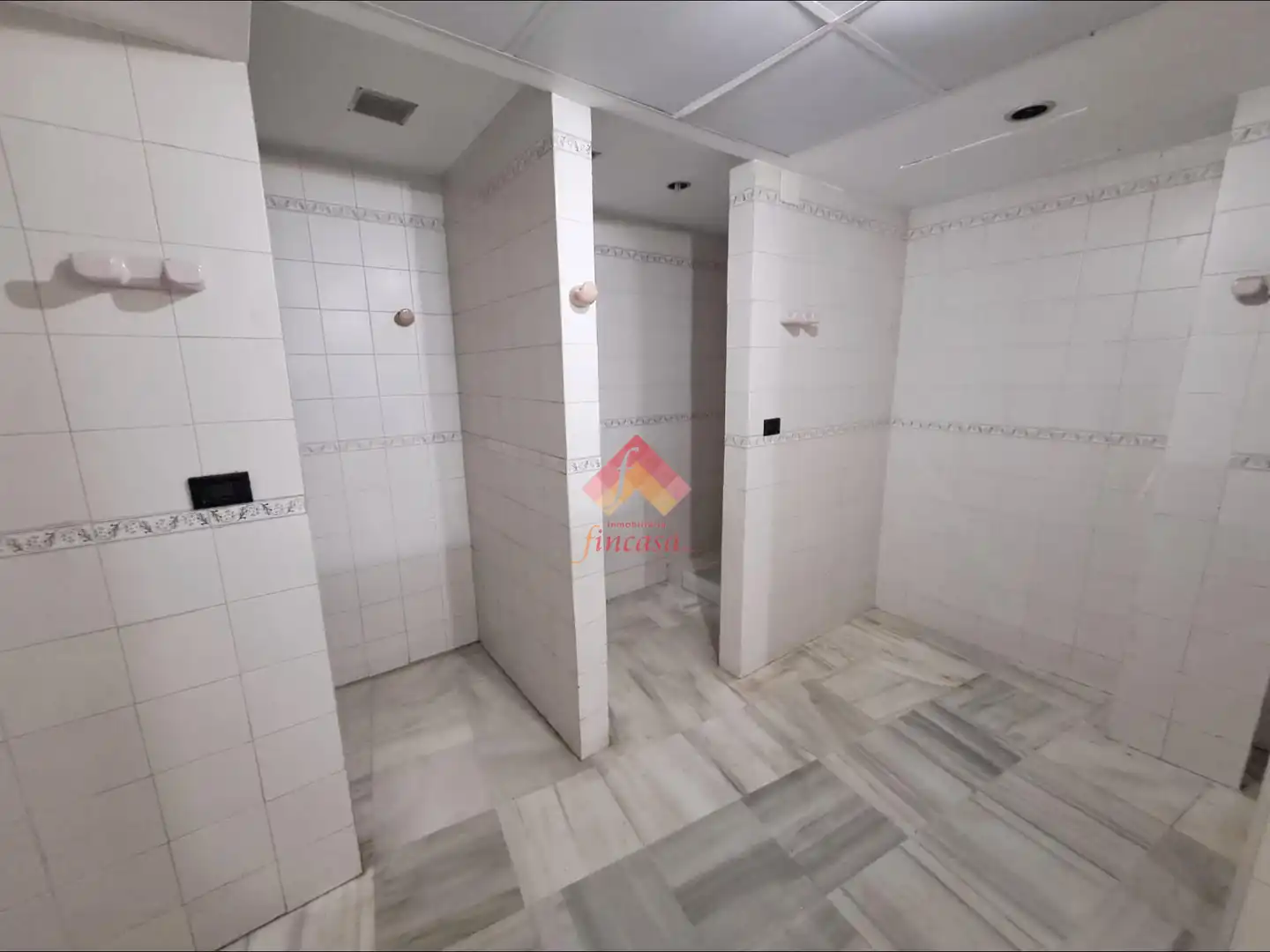 Bathroom of Commercial properties for rent in Ronda  with Air Conditioner