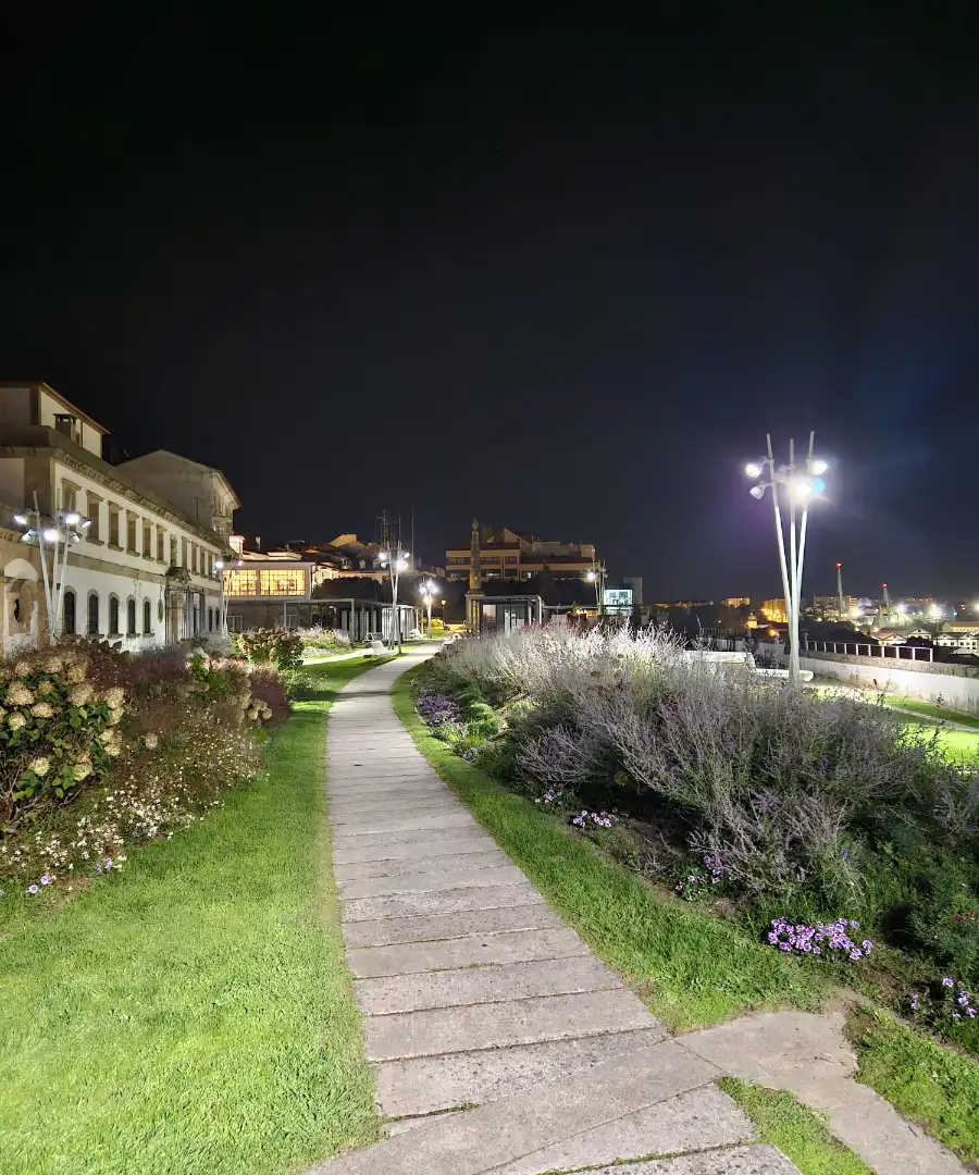 Vista exterior de Dúplex en venda en Ferrol amb Balcó