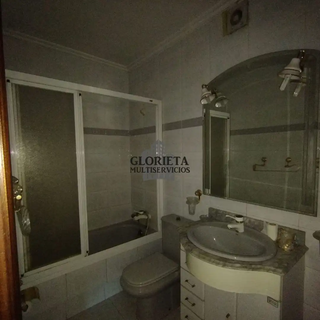 Baño de Piso en venta en Vigo  con Calefacción, Parquet y Terraza